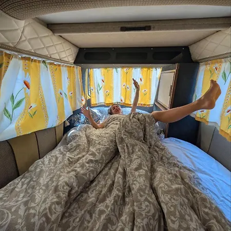 Rent A Blue Classics's Campervan Vw T3 Amarela - Algarve - Faro - Portugal خيمة فخمة بورتيماو